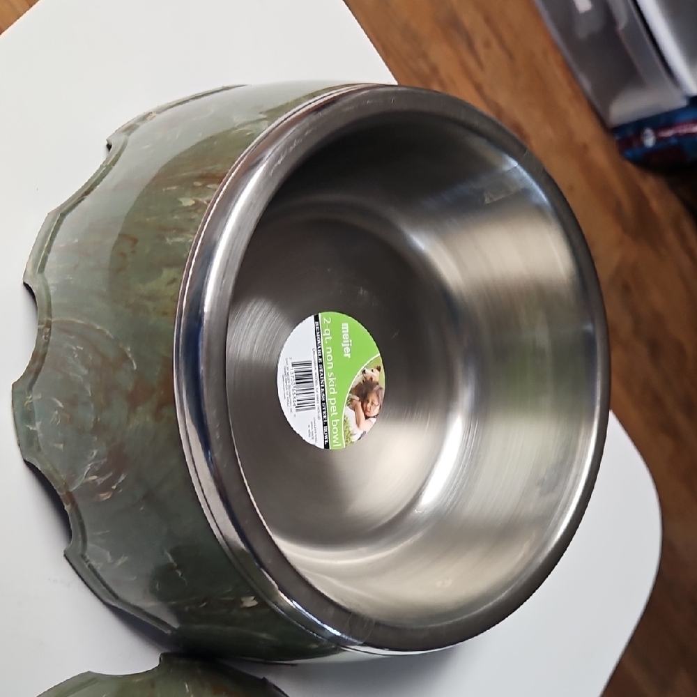 Majestic Olive and Silver Pet Bowl
